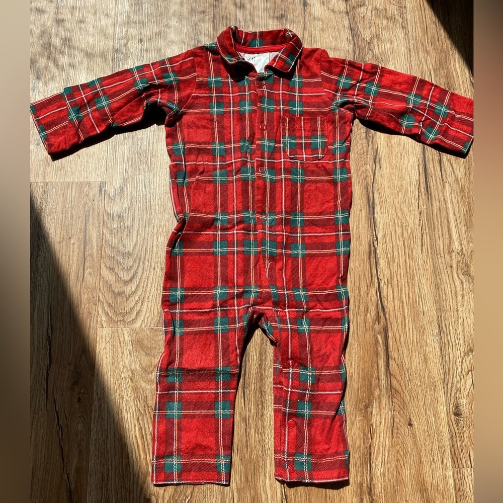 H&M plaid Christmas outfit